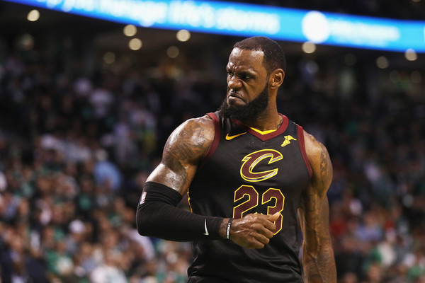You are currently viewing Why do so many people hate on LeBron James?