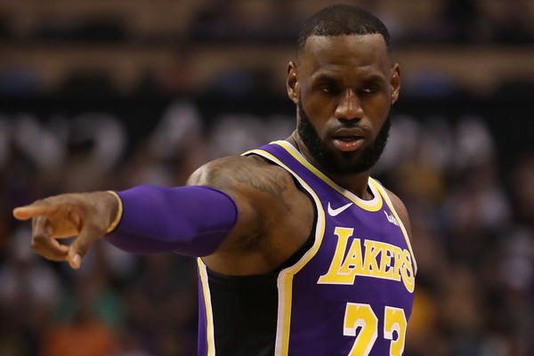 You are currently viewing LeBron James is setting records that NBA rules protect